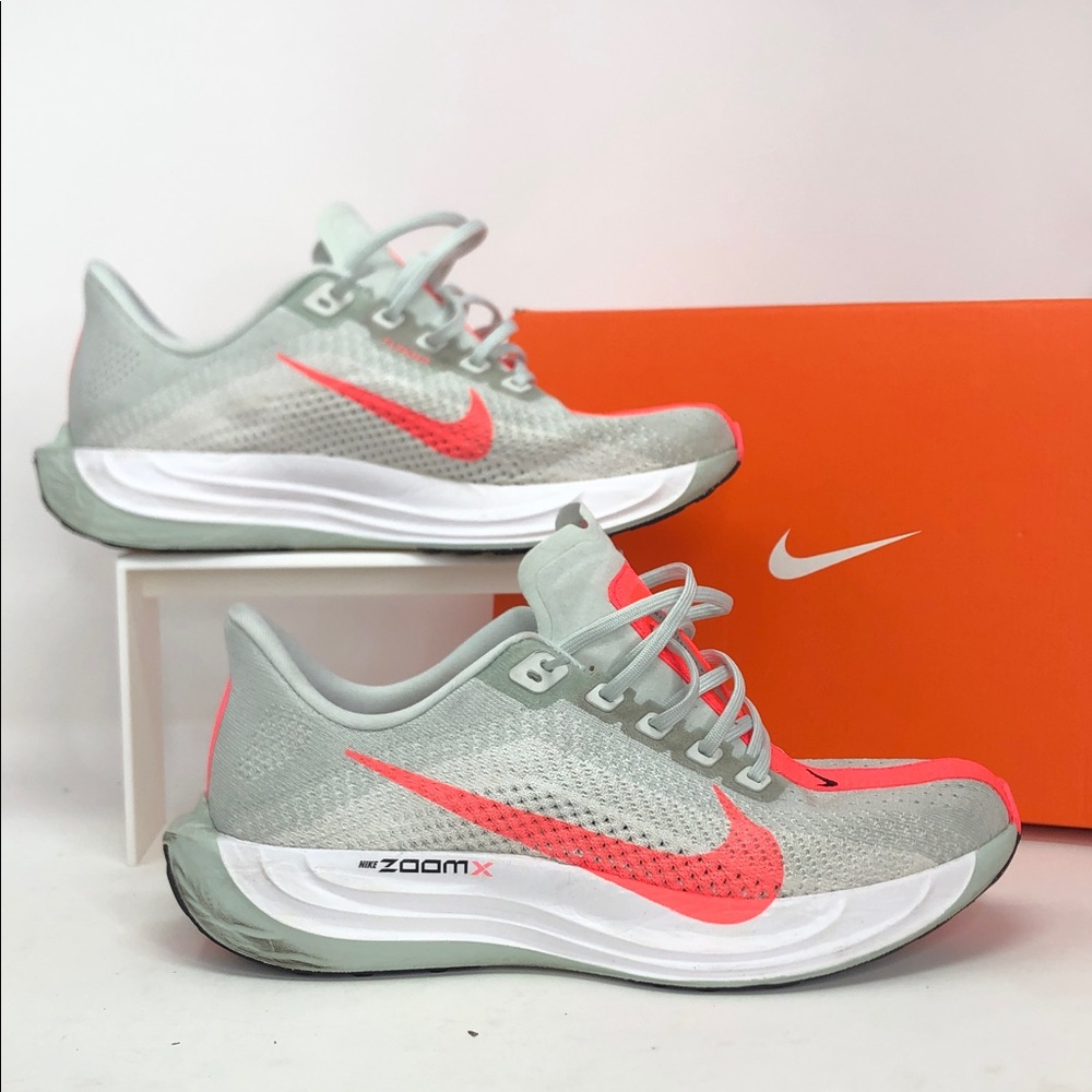 Nike Pegasus Plus Barely Grey Hot Punch FQ7262-001 Men’s Running Shoes - Size 9